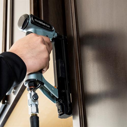 CLAVADORA SIN CABEZA METABO 23GA CLAVADORA SIN CABEZA METABO 23GA